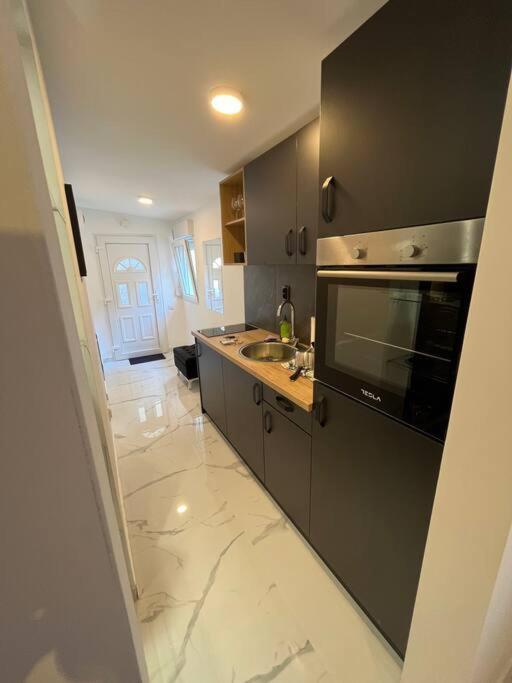 Apartment Lovely In Center . *