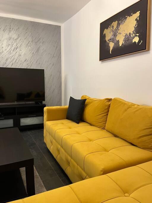 Lovely In Center . Apartment *